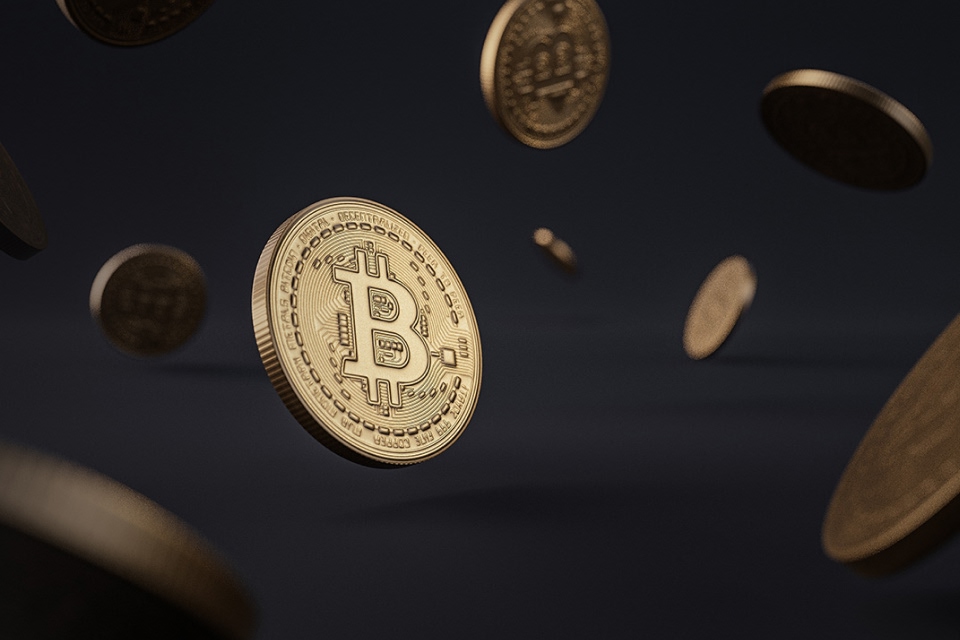 An image titled "How to Use Technical Analysis When Trading Crypto" showing multiple gold-colored Bitcoin tokens floating against a dark background.